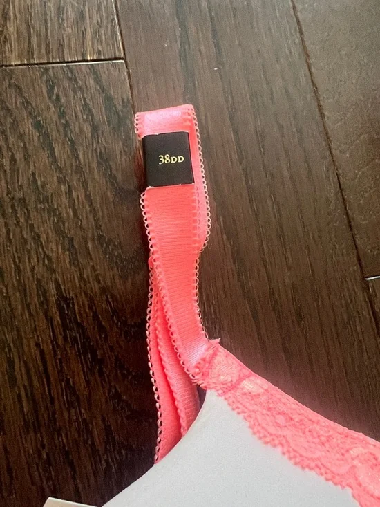 Victoria's Secret Bra and Thong Set - Picture 4 of 7